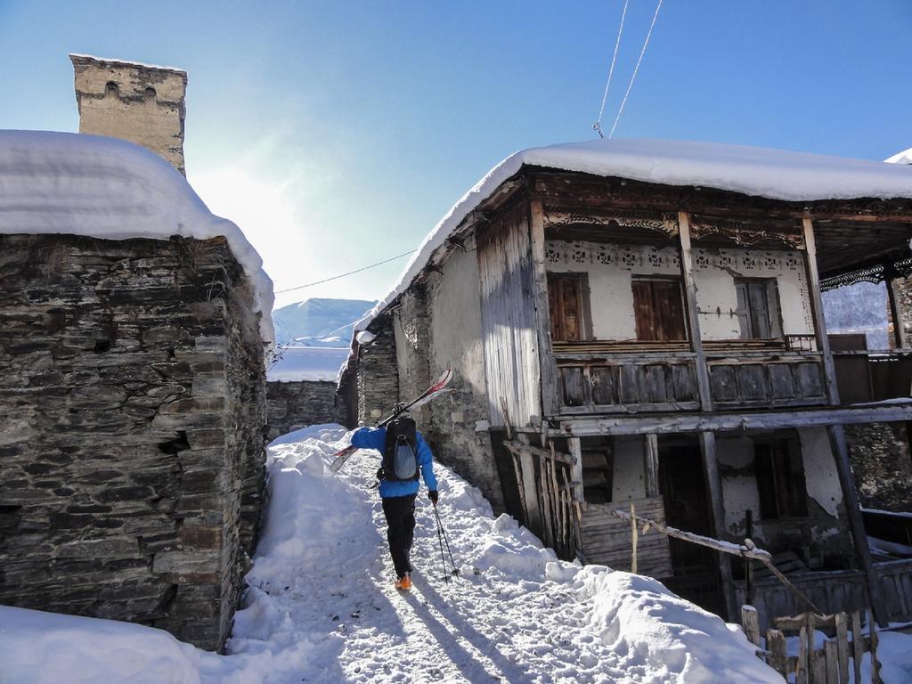 Teo Guesthouse And Camping In Mestia Exterior photo